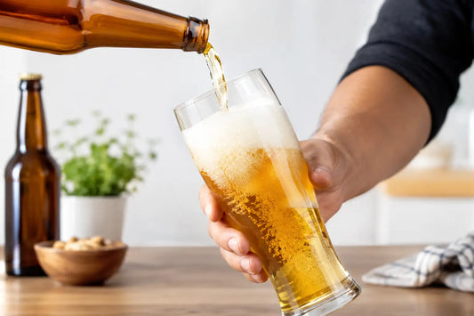 Bierschaum richtig einschenken zuhause leicht gemacht